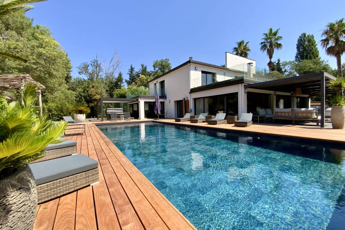 400 M² Villa ∙ 4 Bedrooms ∙ 8 Guests - Montpellier