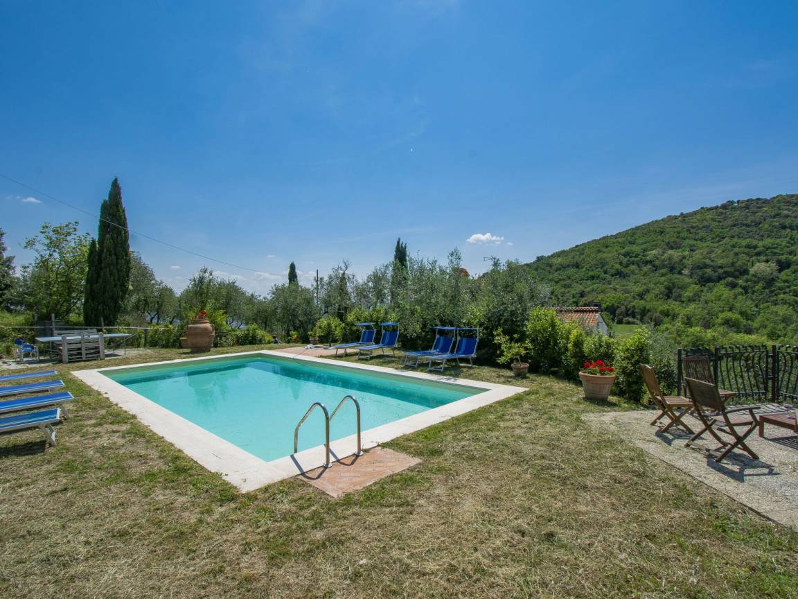 Casa a Monsummano Terme con idromassaggio, piscina e barbecue