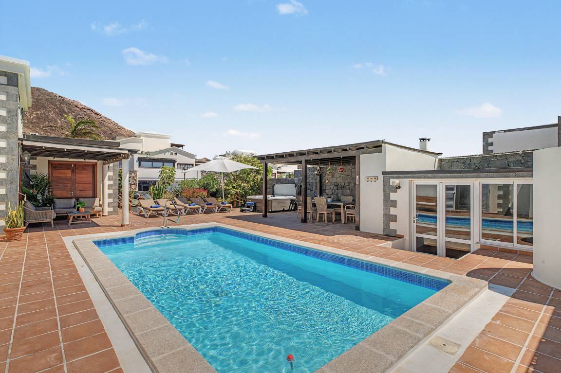 130 M² Villa ∙ 5 Bedrooms ∙ 10 Guests - Playa Blanca