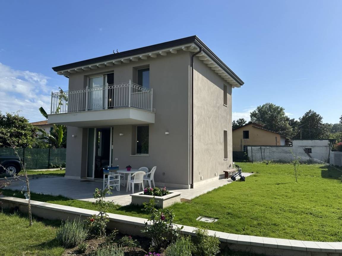 75 M² House ∙ 2 Bedrooms ∙ 5 Guests - Carrara