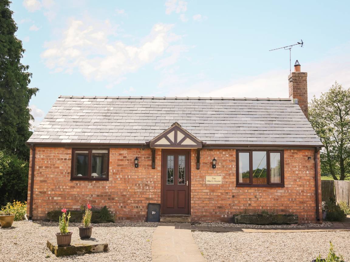 Cottage ∙ 3 Bedrooms ∙ 6 Guests - Whitchurch