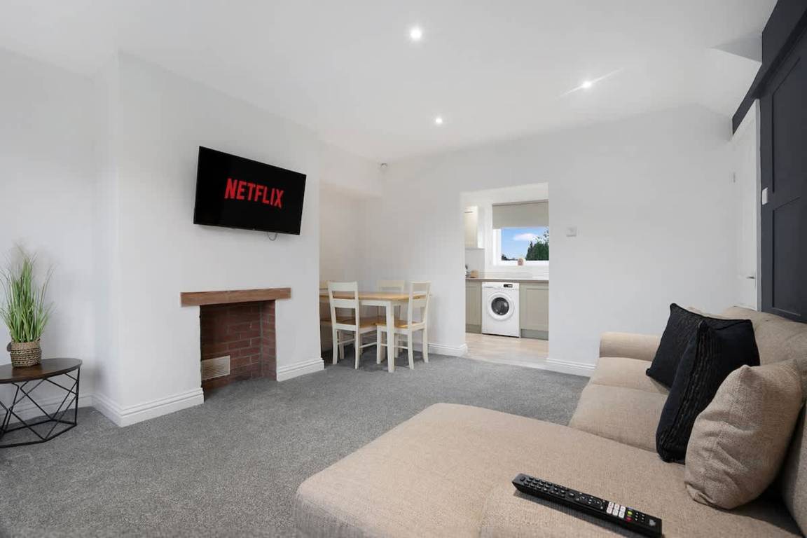 Apartment ∙ 3 Bedrooms ∙ 6 Guests - Durham