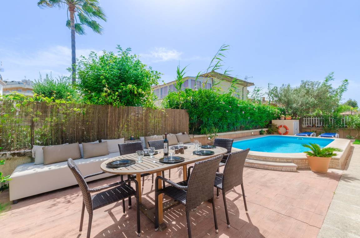 Hauptansicht vom Villa: ES REPOS - Ferienhaus für 6 Personen in Platges De Muro.