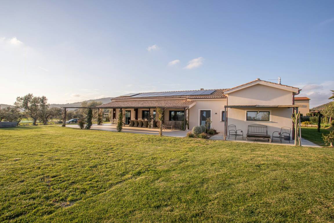 210 M² Ferienhaus ∙ 4 Schlafzimmer ∙ 8 Gäste - Capalbio