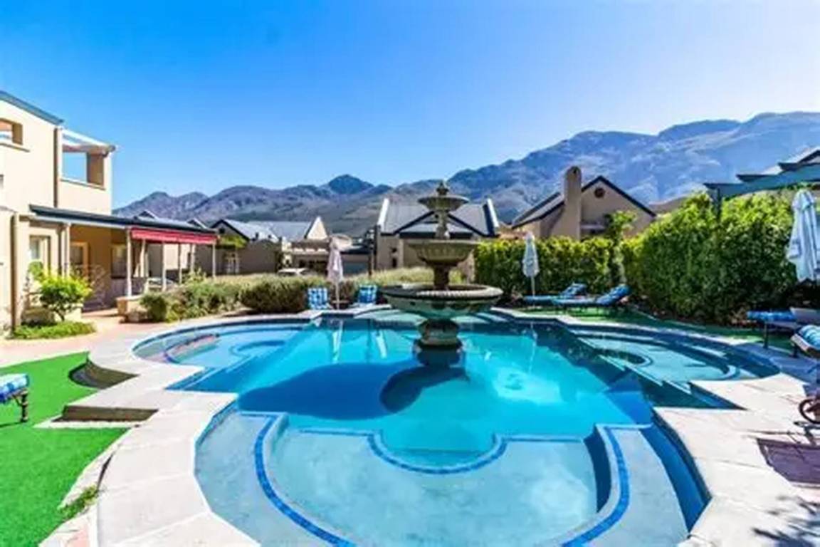 180 M² House ∙ 2 Bedrooms ∙ 4 Guests - Franschhoek