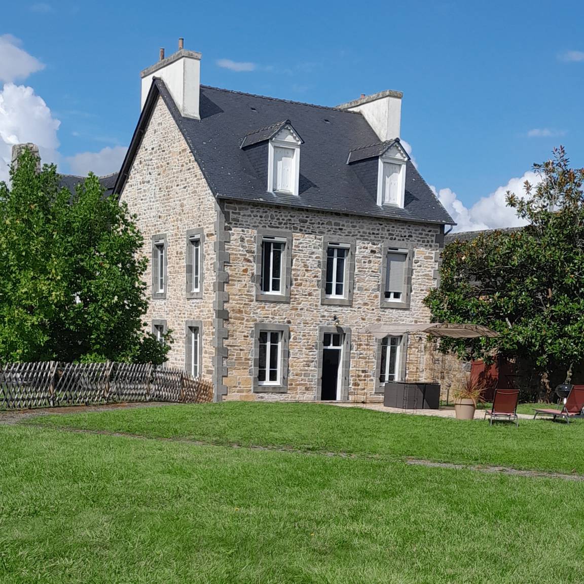 135 m&sup2; G&icirc;te 3 Schlafzimmer 6 G&auml;ste