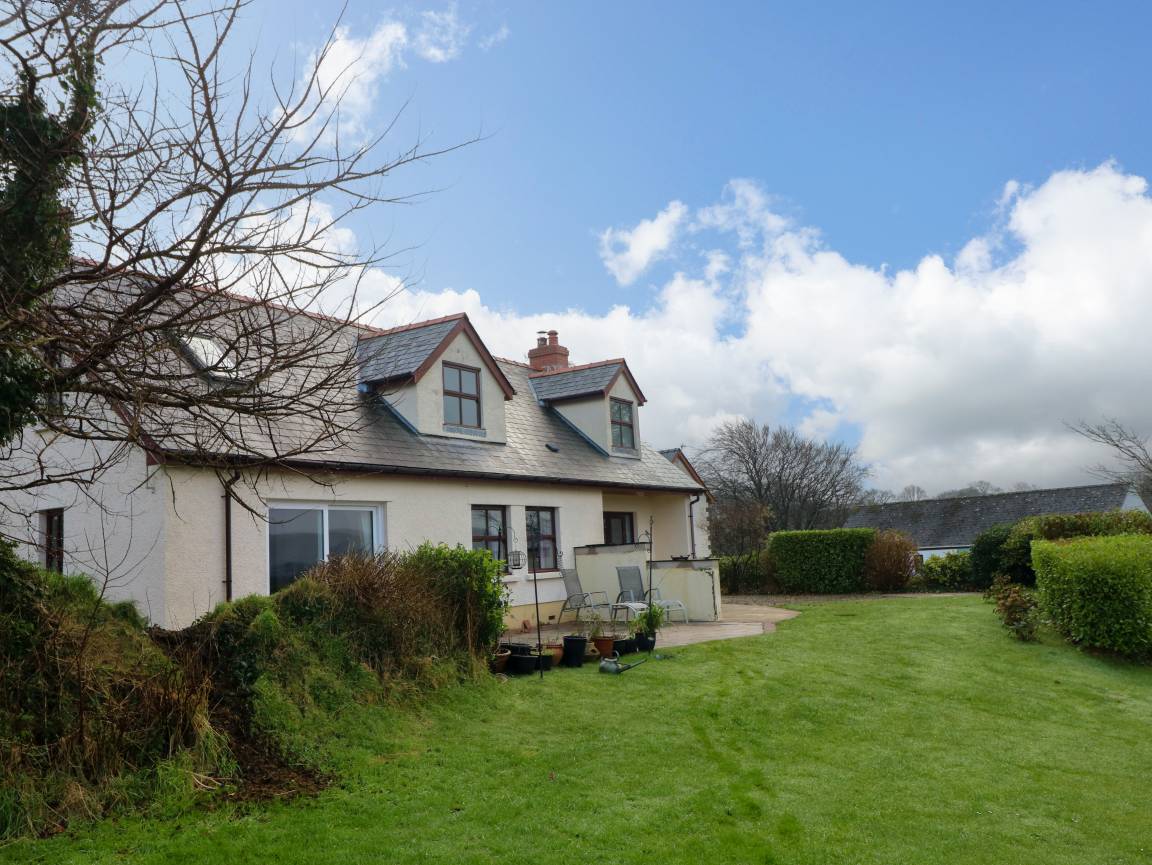 Cottage ∙ 5 Bedrooms ∙ 10 Guests - Cardigan