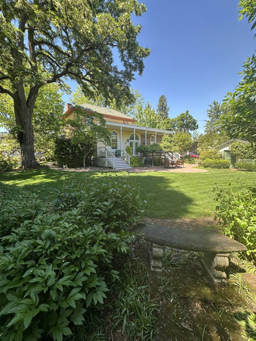 176 M² Apartment ∙ 3 Bedrooms ∙ 6 Guests - Jacksonville, OR