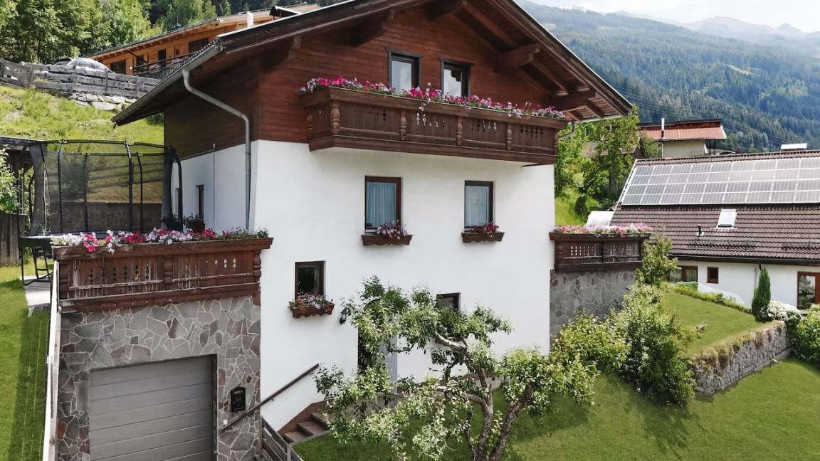 150 M² Ferienhaus ∙ 4 Schlafzimmer ∙ 8 Gäste - Hall in Tirol