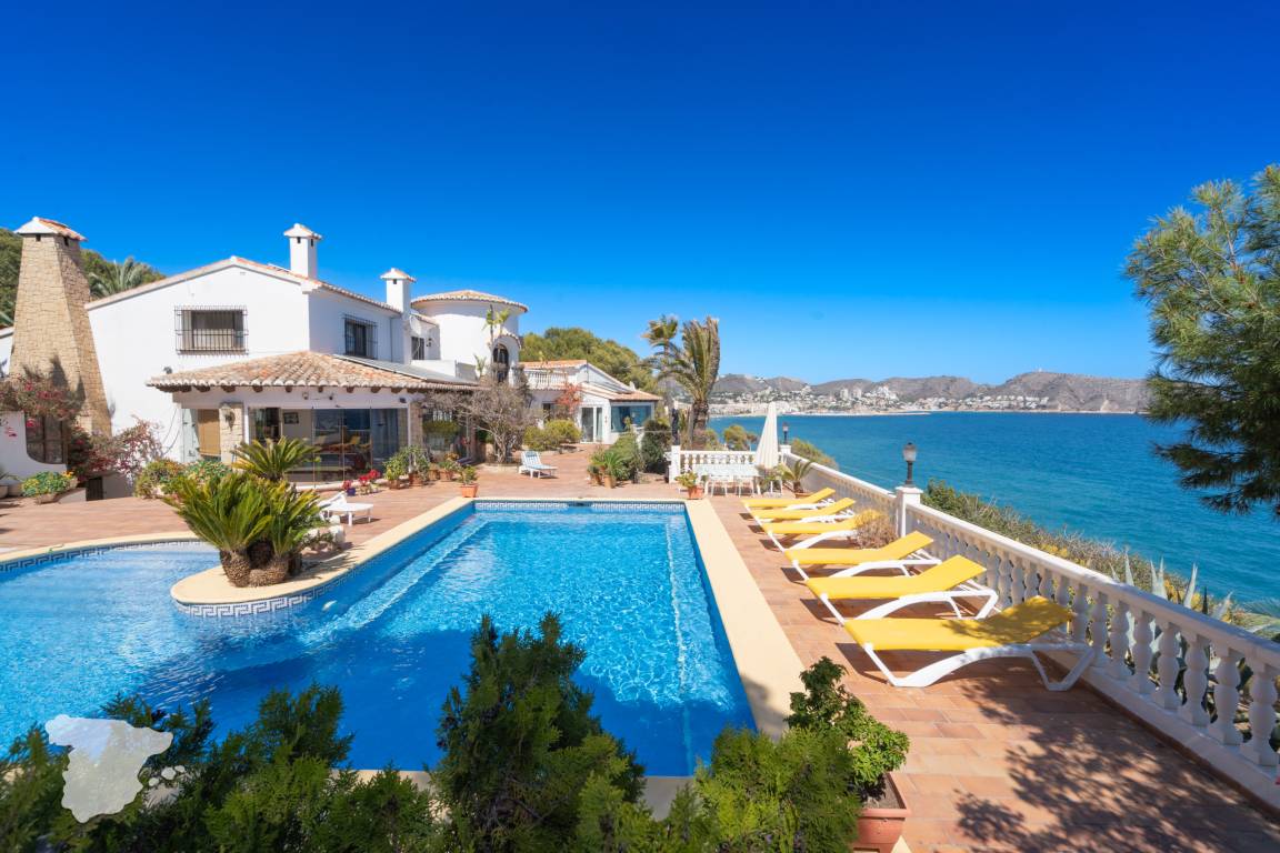 400 M² Villa ∙ 3 Bedrooms ∙ 6 Guests - Moraira