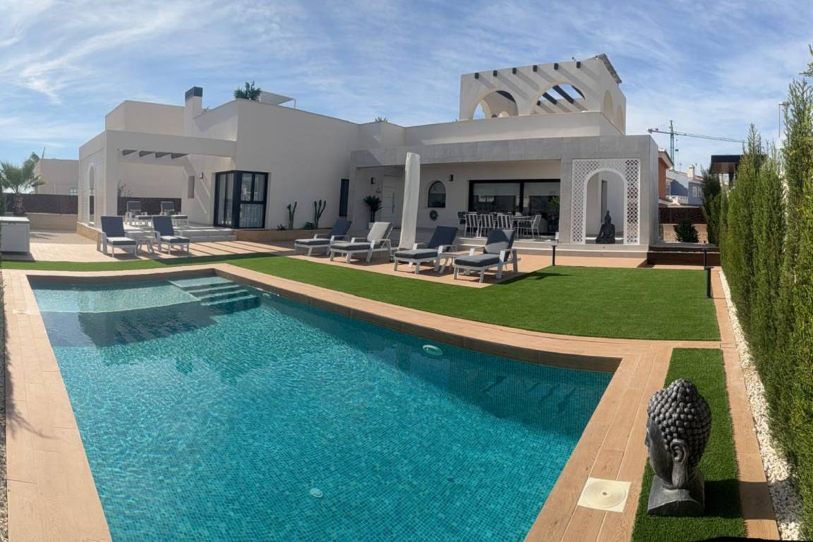 280 M² Villa ∙ 3 Slaapkamers ∙ 6 Gasten - Almoradí
