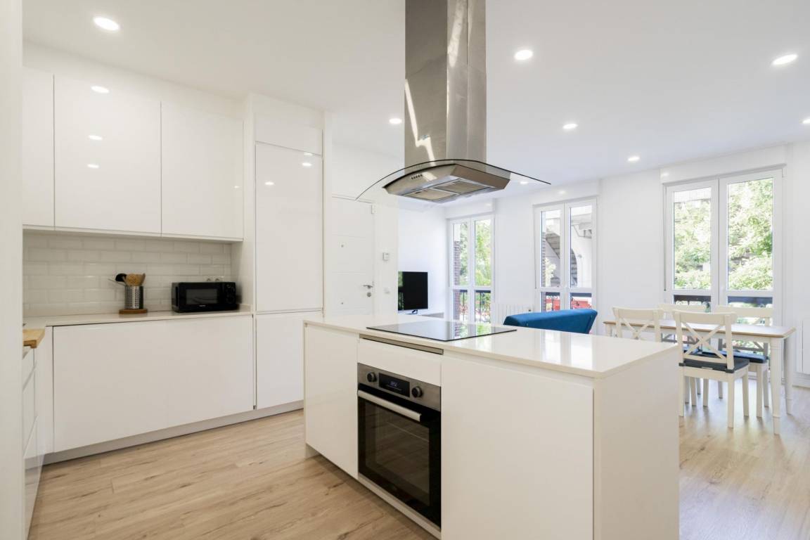 90 M² Apartment ∙ 2 Bedrooms ∙ 6 Guests - Madrid