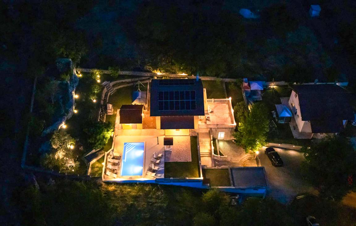 150 M² Maison De Vacances ∙ 4 Chambres ∙ 8 Personnes - Trilj