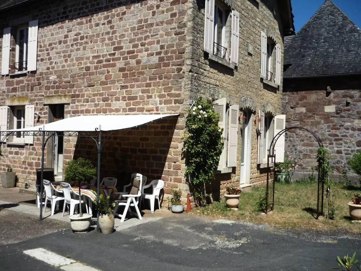 120 M² Huis ∙ 3 Slaapkamers ∙ 9 Gasten - Limousin