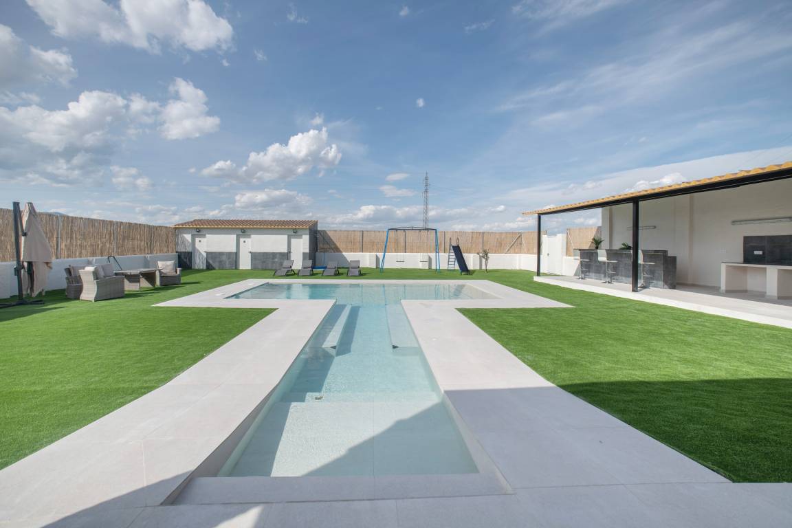 120 M² House ∙ 3 Bedrooms ∙ 14 Guests - Mula