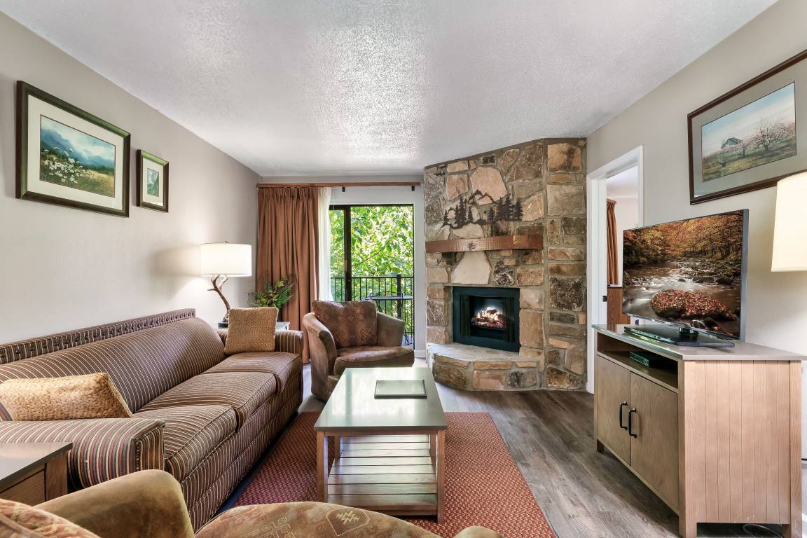 Condo ∙ 3 Bedrooms ∙ 8 Guests - Gatlinburg, TN