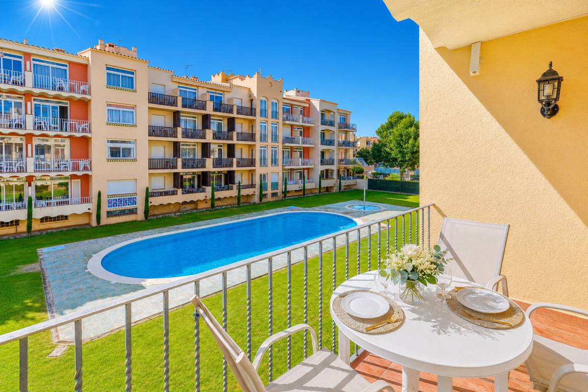 75 M² Apartment ∙ 2 Bedrooms ∙ 4 Guests - Empuriabrava