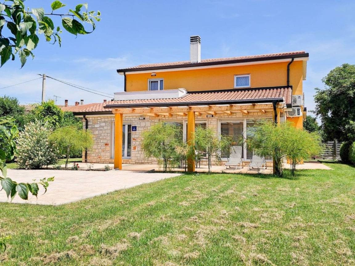 150 M² House ∙ 4 Bedrooms ∙ 8 Guests - Novigrad