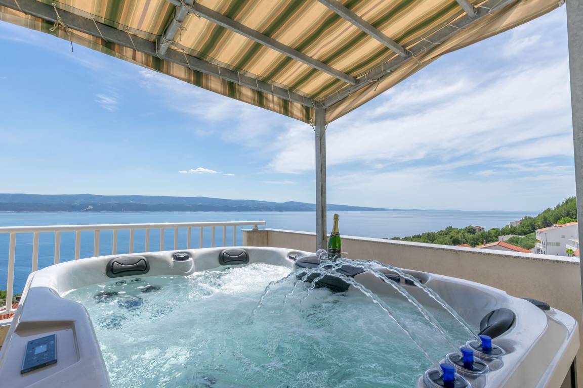 100 M² Apartment ∙ 3 Bedrooms ∙ 5 Guests - Brač