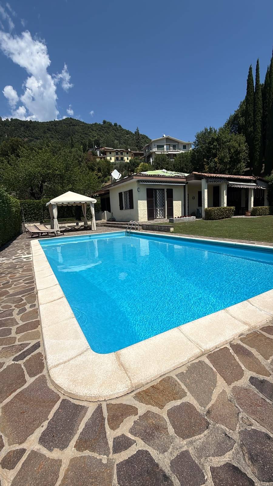120 M² Villa ∙ 2 Bedrooms ∙ 6 Guests - Gardone Riviera