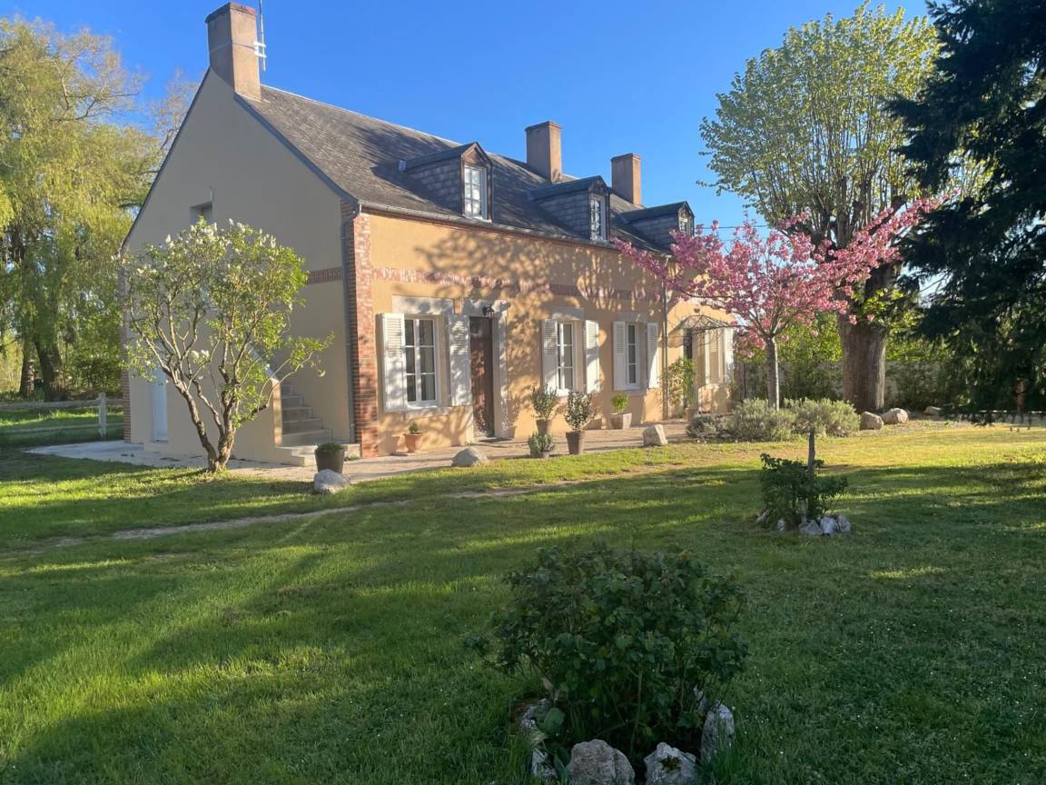 131 M² Cottage ∙ 3 Chambres ∙ 9 Personnes - Vierzon