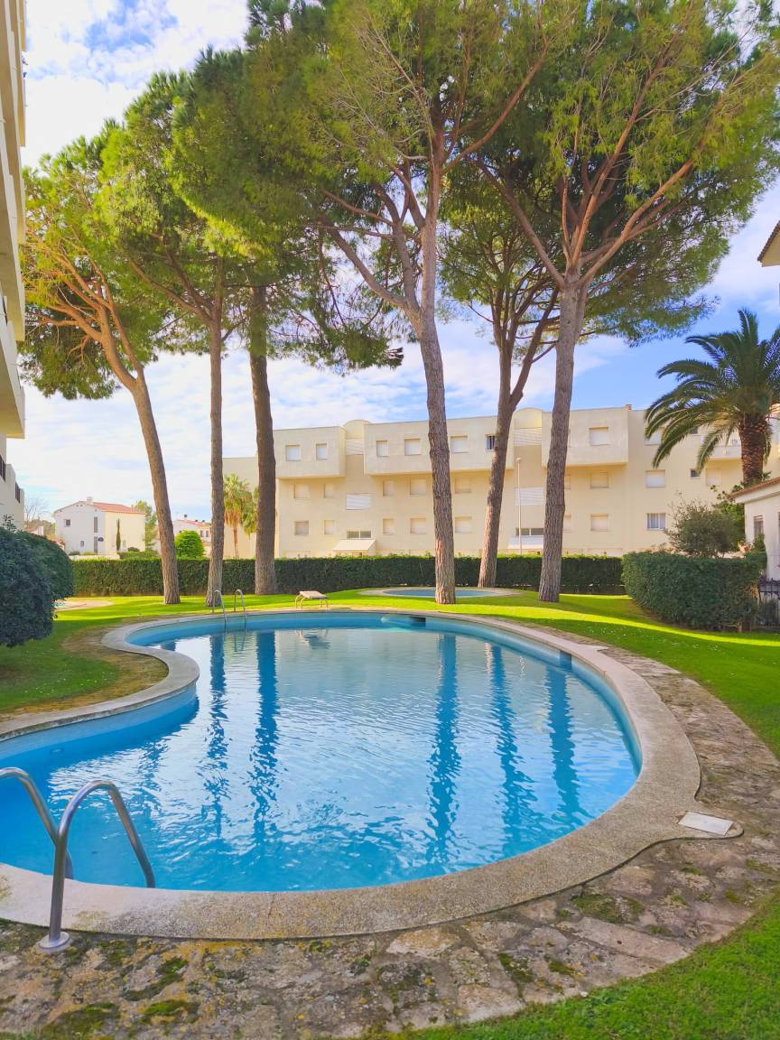 84 M² Apartamento ∙ 2 Habitaciones ∙ 6 Huéspedes - La Escala