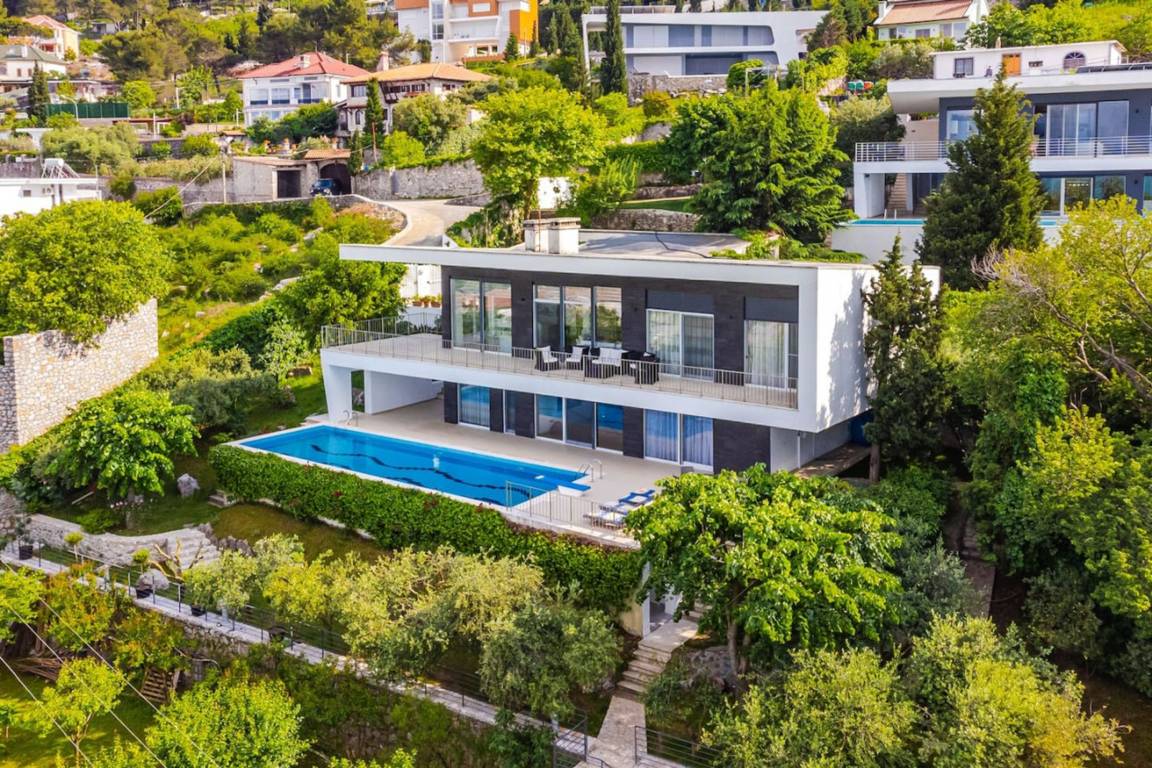 400 M² Apartment ∙ 4 Bedrooms ∙ 9 Guests - Shkodër