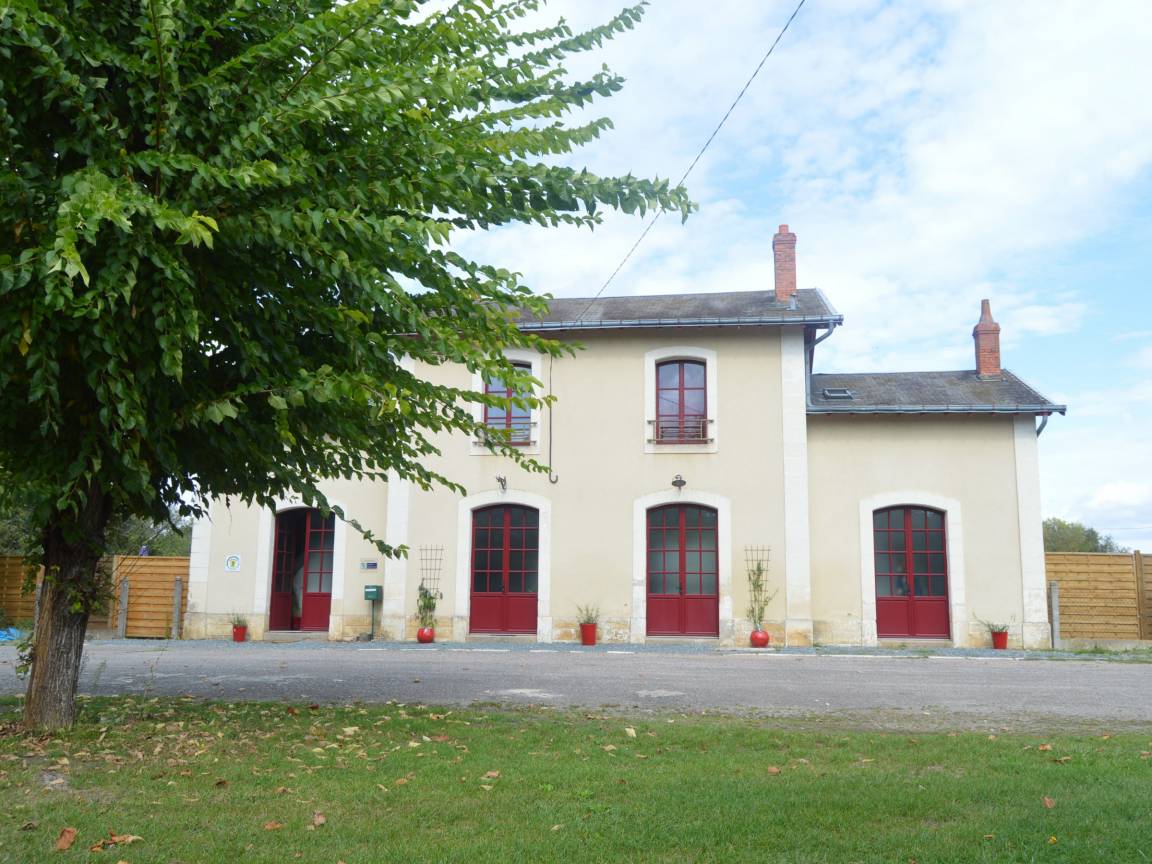 180 M² Cottage ∙ 4 Chambres ∙ 13 Personnes - La Châtre