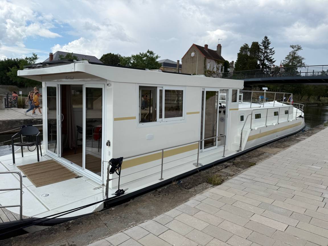 67 M² Péniche ∙ 2 Chambres ∙ 7 Personnes - Saône-et-Loire