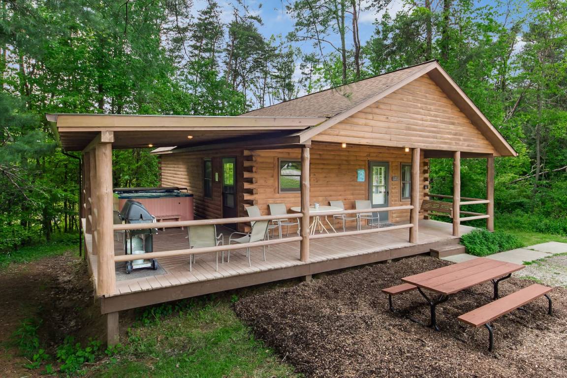 125 M² Cabin ∙ 3 Bedrooms ∙ 8 Guests - Hocking Hills State Park, OH