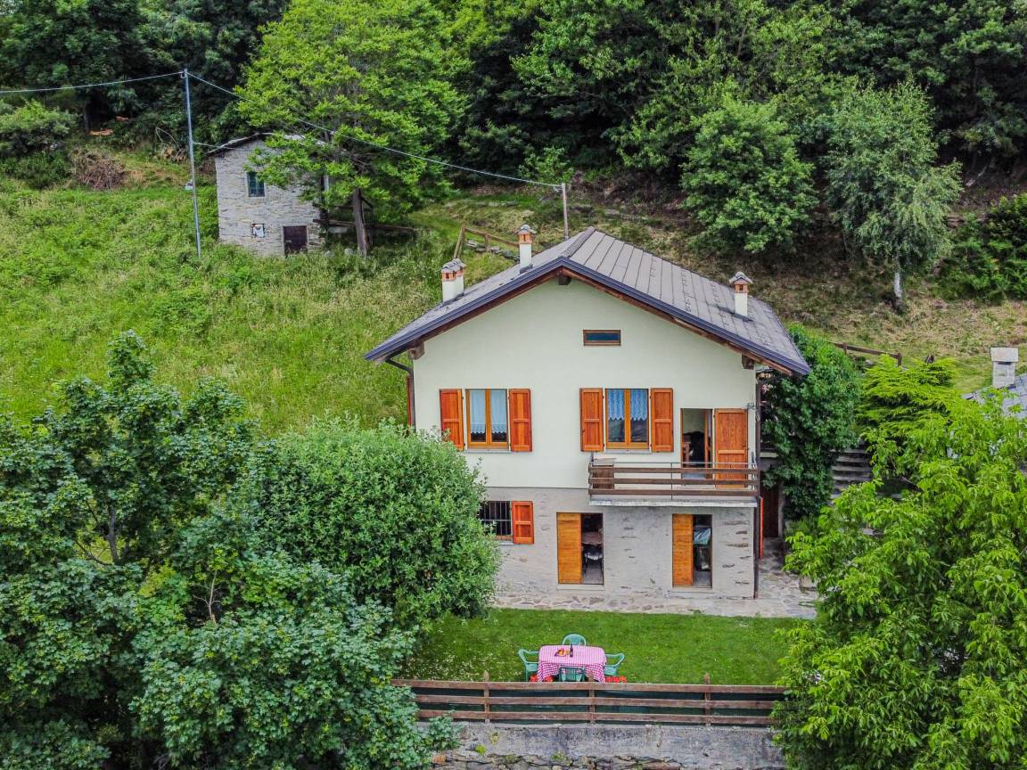 90 M² Ferienhaus ∙ 2 Schlafzimmer ∙ 6 Gäste - Sondrio