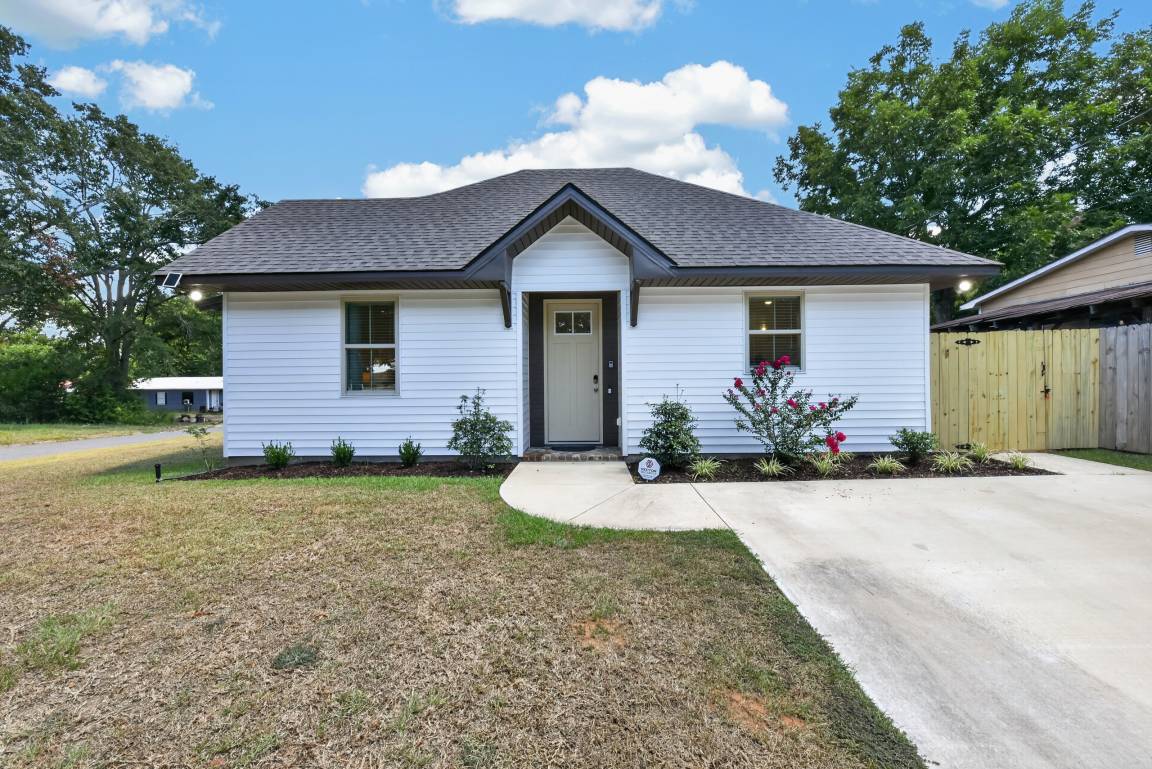 House ∙ 2 Bedrooms ∙ 6 Guests - Tuscaloosa, AL