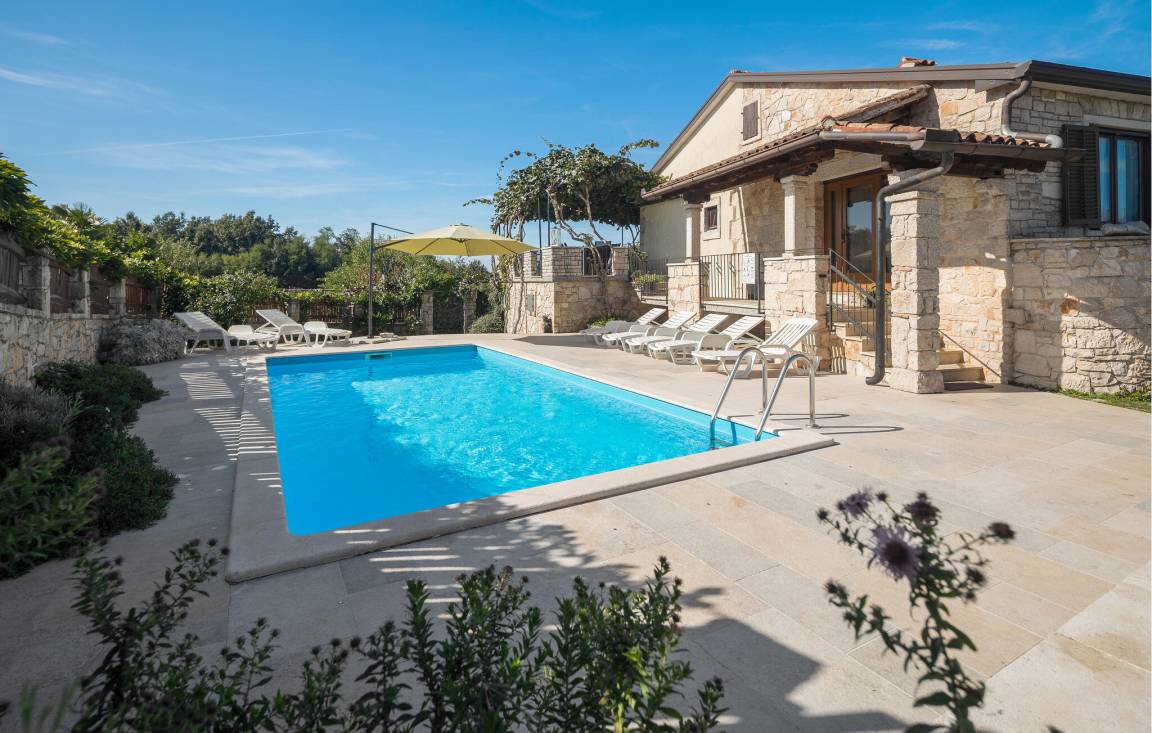 129 M² Maisonette ∙ 4 Bedrooms ∙ 8 Guests - Pazin