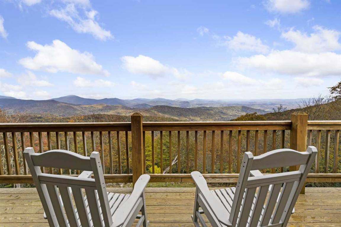 214 M² Cabin ∙ 4 Bedrooms ∙ 8 Guests - Boone, NC