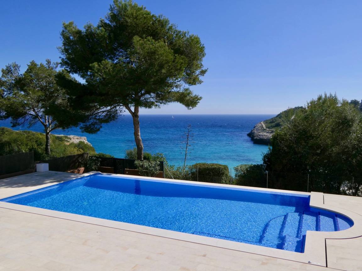 480 M² Villa ∙ 4 Bedrooms ∙ 8 Guests - Cala Millor