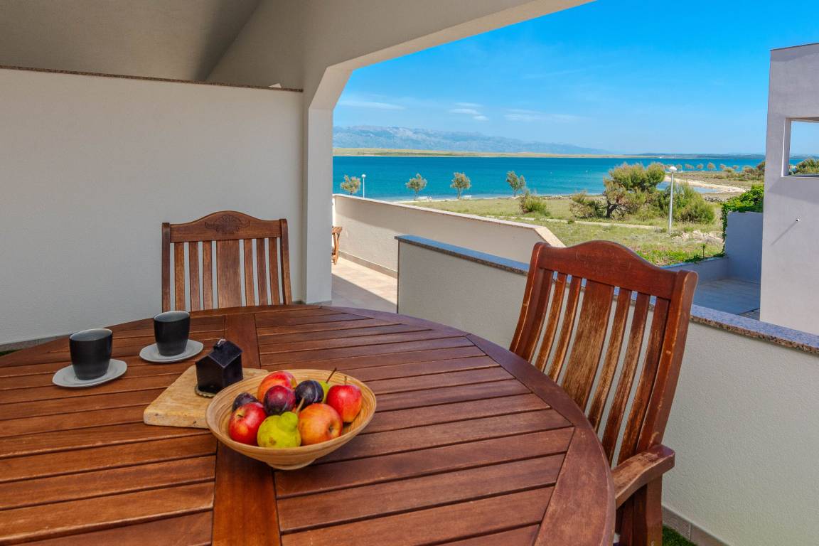 90 M² Apartment ∙ 2 Bedrooms ∙ 5 Guests - Vir