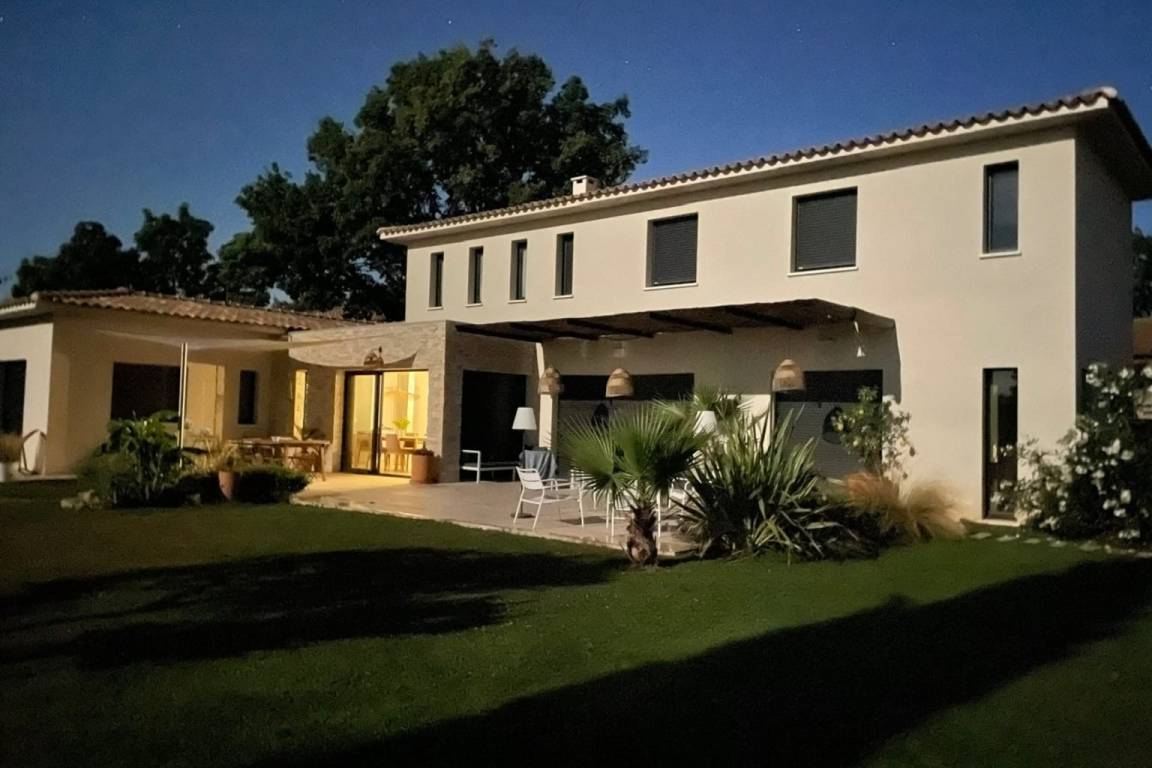 Huis ∙ 5 Slaapkamers ∙ 10 Gasten - Éguilles