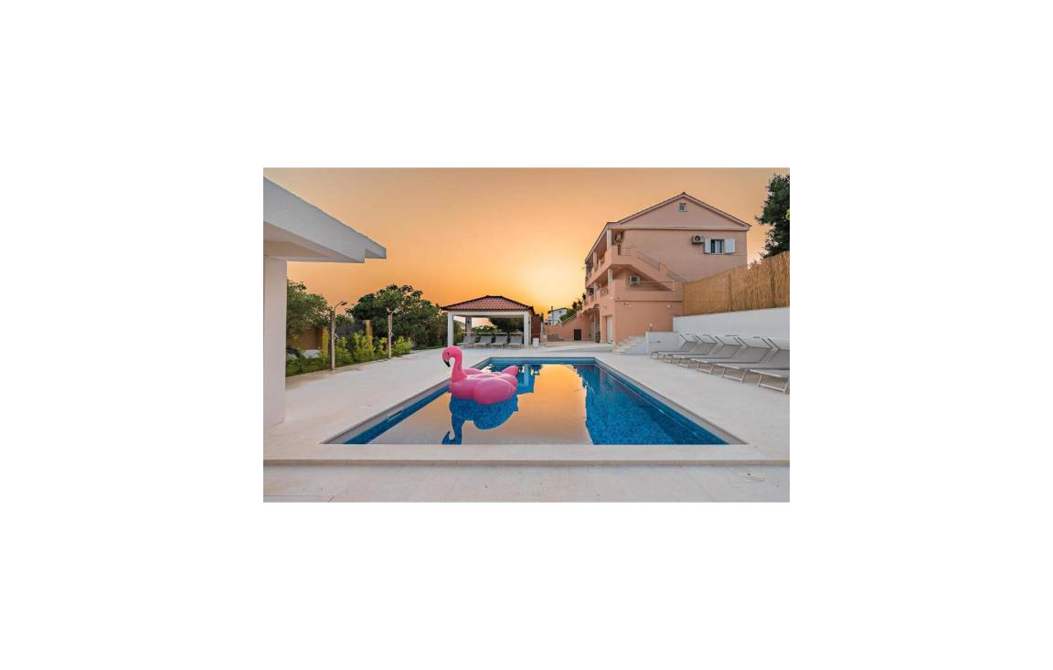 252 M² House ∙ 4 Bedrooms ∙ 8 Guests - Starigrad