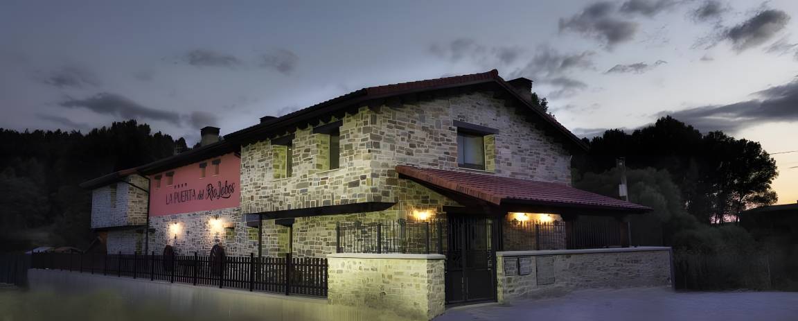 380 M² Casa ∙ 10 Habitaciones ∙ 26 Huéspedes - San Leonardo de Yagüe