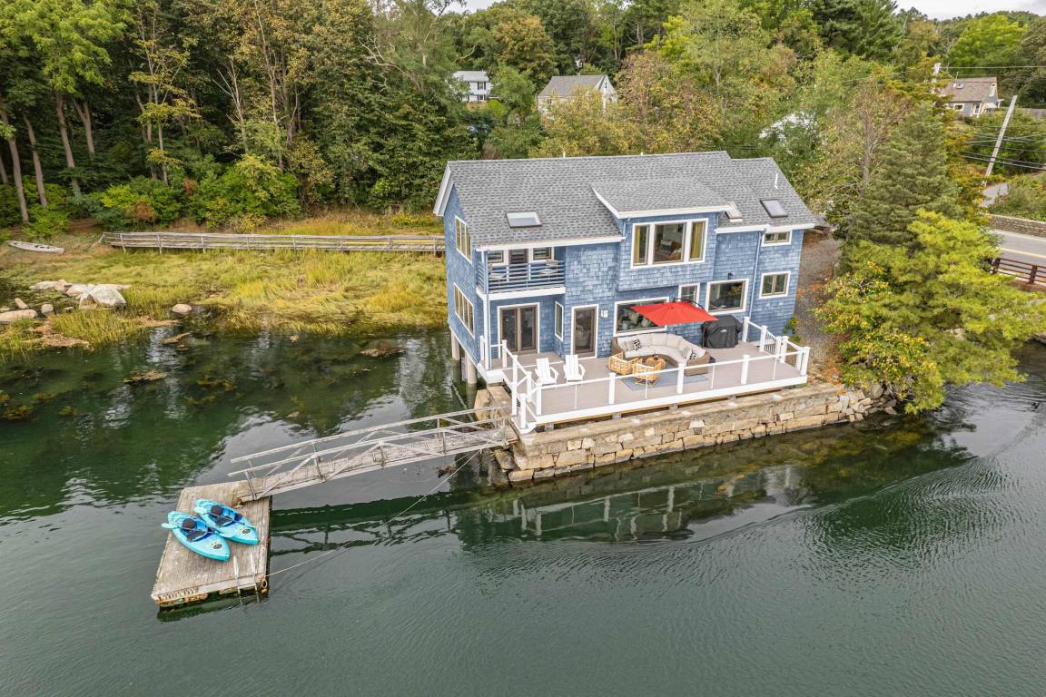 Apartment ∙ 4 Bedrooms ∙ 10 Guests - Beverly, MA
