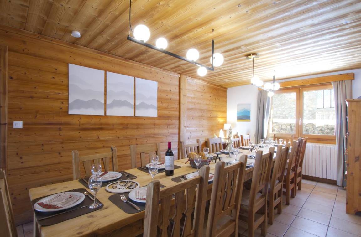300 m² Chalet ∙ 8 Schlafzimmer ∙ 15 Gäste – Bild 4