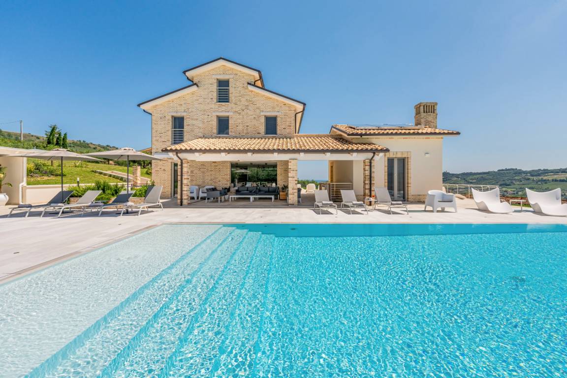 380 M² Villa ∙ 7 Slaapkamers ∙ 14 Gasten - Cupra Marittima