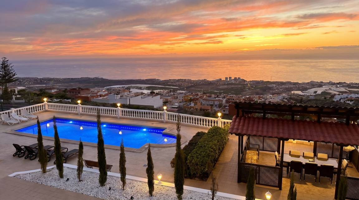 200 M² Villa ∙ 4 Habitaciones ∙ 11 Huéspedes - Adeje