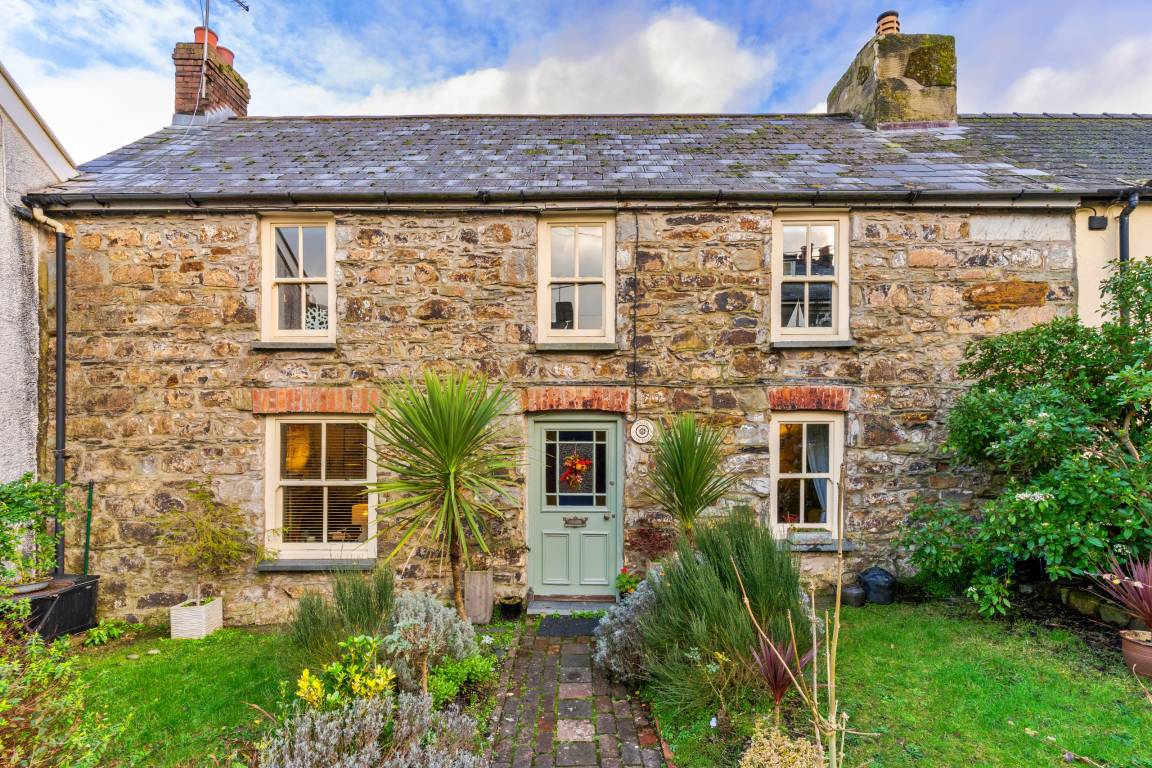110 M² Cottage ∙ 2 Bedrooms ∙ 4 Guests - Fishguard