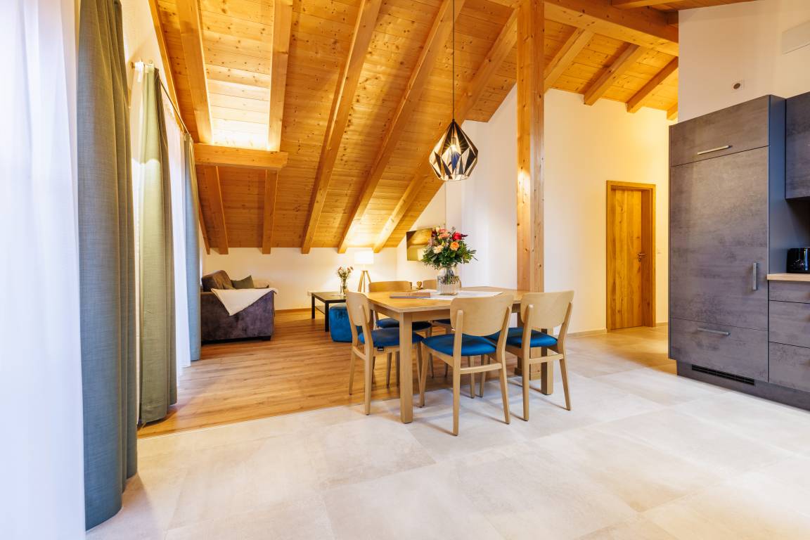 80 M² Ferienwohnung ∙ 2 Schlafzimmer ∙ 4 Gäste - Chiemsee