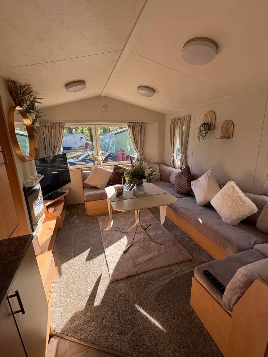 40 M² Cabin ∙ 2 Bedrooms ∙ 6 Guests - Northampton, UK