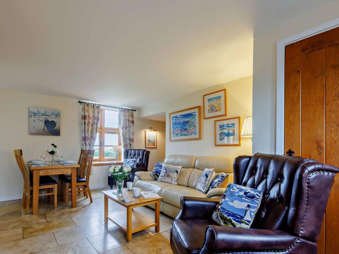 Apartment ∙ 2 Bedrooms ∙ 4 Guests - Clovelly
