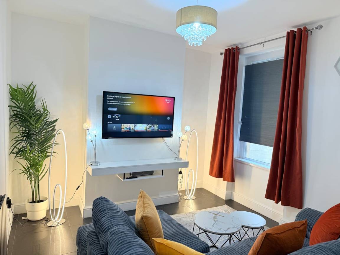 99 M² Ferienhaus ∙ 4 Schlafzimmer ∙ 8 Gäste - Cardiff