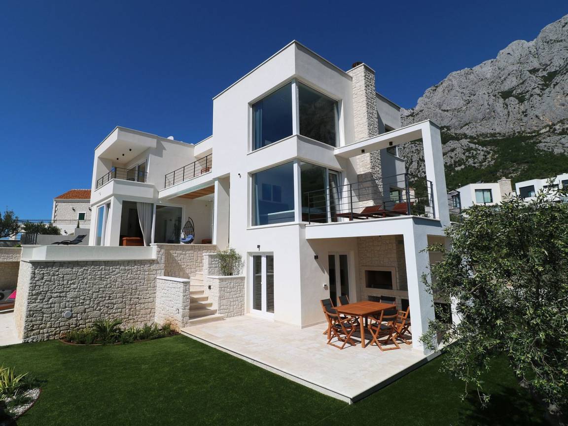 340 M² Ferienhaus ∙ 4 Schlafzimmer ∙ 8 Gäste - Makarska
