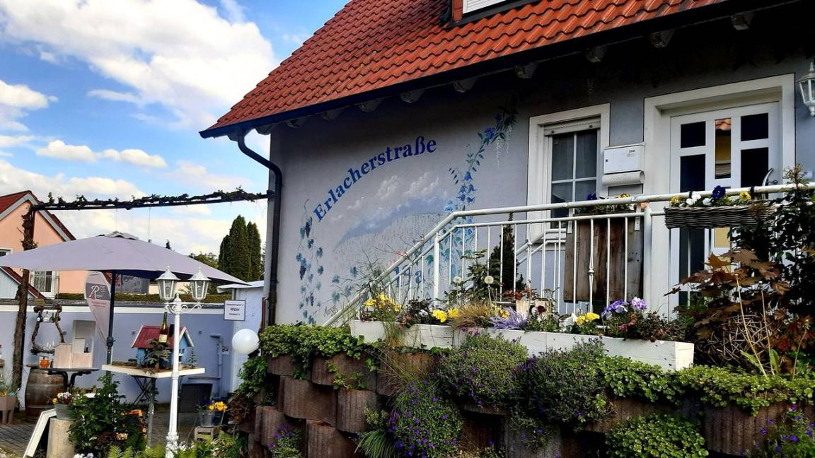100 M² Ferienwohnung ∙ 4 Schlafzimmer ∙ 10 Gäste - Marktbreit